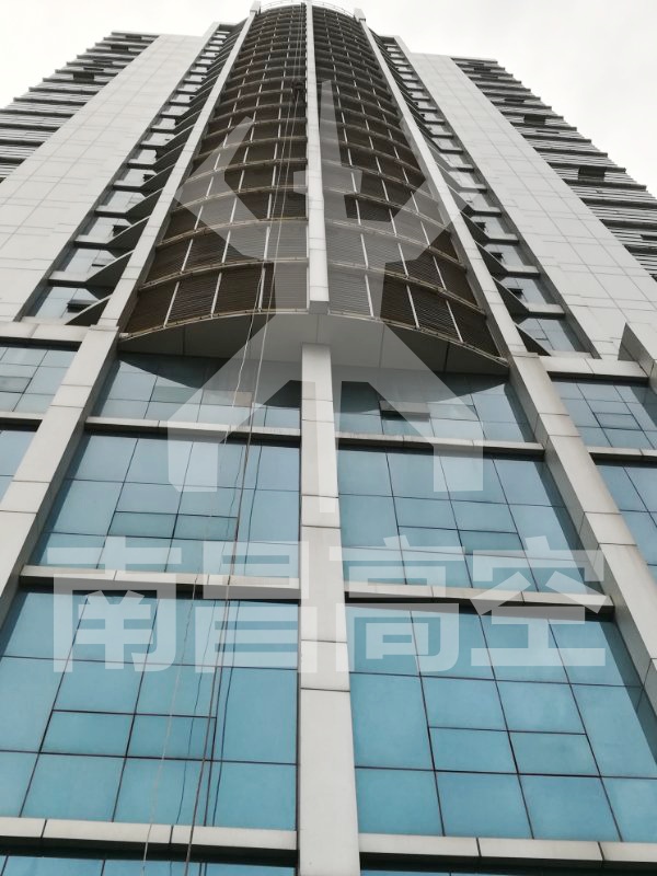 南昌蜘蛛人：高空作业